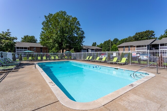 Magnolia Place Apartments in Franklin, TN - Building Photo - Building Photo