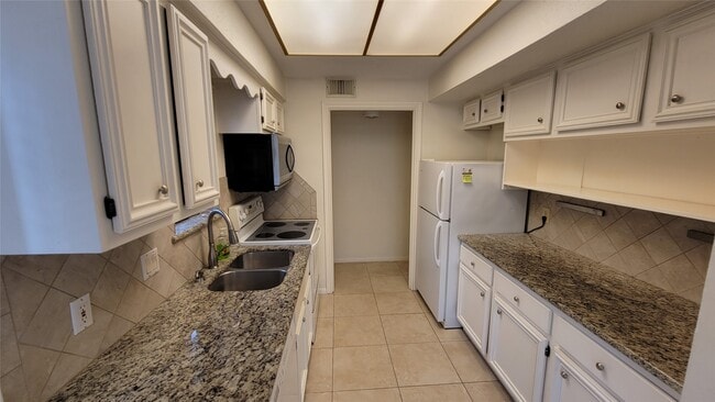 property at 800 Country Pl Dr