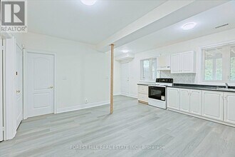 61 Fairchild Ave in Toronto, ON - Building Photo - Building Photo