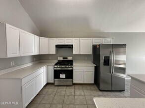 11364 Crater Lake Ave in El Paso, TX - Building Photo - Building Photo