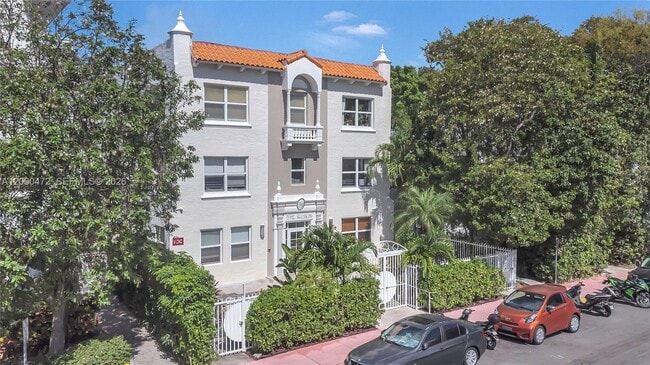 property at 1542 Drexel Ave