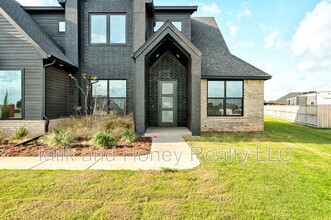 2101 Dax Ln in Goldsby, OK - Foto de edificio - Building Photo