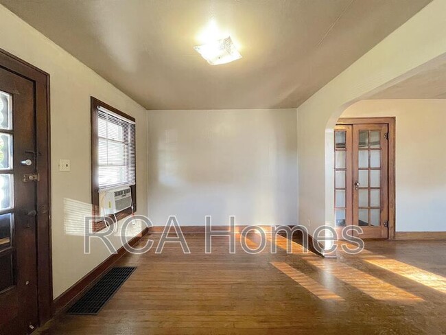 1233 E Hanna Ave in Indianapolis, IN - Building Photo - Building Photo
