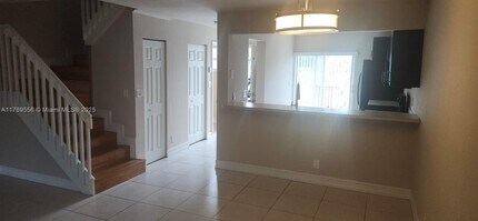 765 Crystal Lake Dr in Deerfield Beach, FL - Building Photo - Building Photo