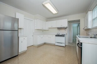 59 Park Ave, Unit 1 in Amityville, NY - Building Photo