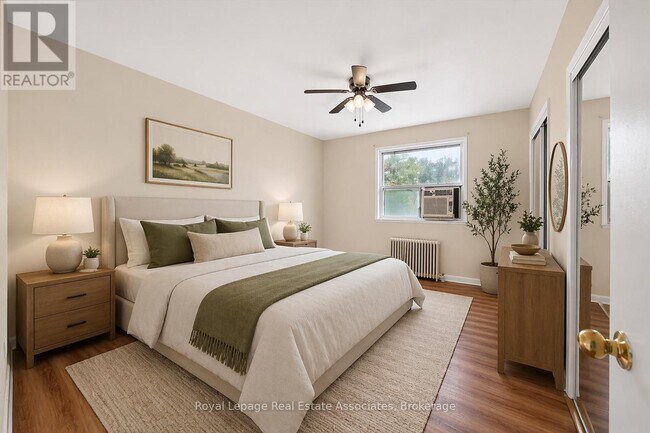 10 Wasdale Crescent in Toronto, ON - Building Photo - Building Photo