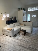 8585 Via Mallorca in San Diego, CA - Building Photo