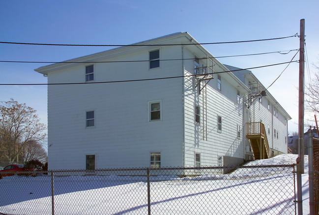 397 Snell St in Fall River, MA - Building Photo - Building Photo