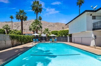 372 S Belardo Rd in Palm Springs, CA - Building Photo - Building Photo