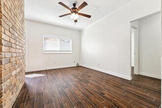 3915 Flintrock Ln in Sugar Land, TX - Building Photo - Building Photo