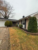 25 Pembrook Ln in Willingboro, NJ - Building Photo