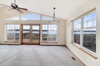 1110 Landing Cir in Oak Harbor, WA - Building Photo - Building Photo
