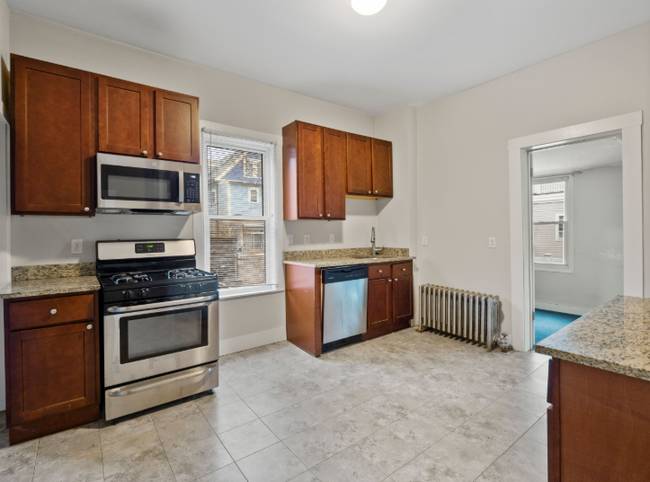 44 Cameron Ave, Unit 1 in Somerville, MA - Building Photo - Building Photo