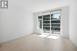 8611-8611 Hazelbridge Wy in Richmond, BC - Building Photo - Building Photo