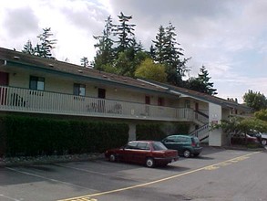 Hillside Apartments in Lynnwood, WA - Building Photo - Building Photo