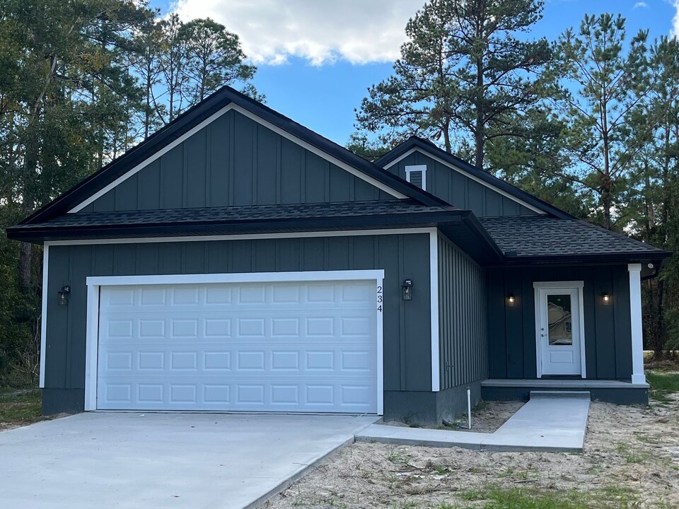 234 SW Cherry Blossom Way in Lake City, FL - Building Photo