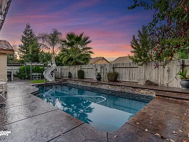 9014 Lincoln Center Ct in Bakersfield, CA - Foto de edificio - Building Photo