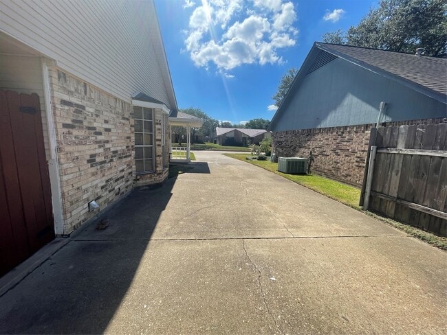 property at 302 Yorkshire Ct