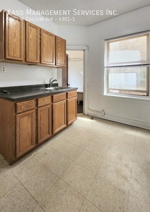4901 W Cullom Ave in Chicago, IL - Building Photo