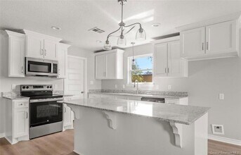 211 N Gladys St in Leesville, LA - Building Photo - Building Photo