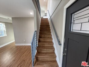 2303 1/2 Hauser Blvd in Los Angeles, CA - Building Photo - Building Photo