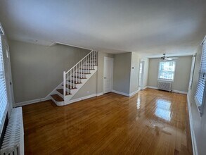 Loomis Drive Apartments in West Hartford, CT - Foto de edificio - Building Photo