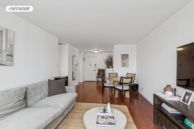 301 E 79th St in New York, NY - Building Photo - Building Photo