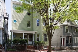 21 Granite St, Unit 2 in Somerville, MA - Foto de edificio - Building Photo
