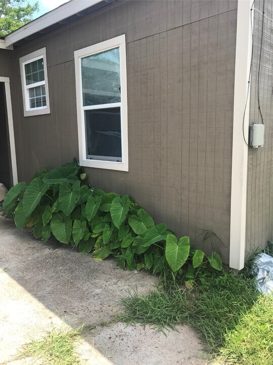 1713 W 5th St in Freeport, TX - Building Photo