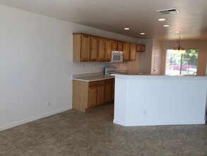 620 Sandhill Crane Dr in Los Banos, CA - Building Photo - Building Photo