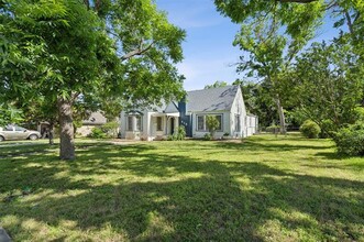 413 W Spring St in Weatherford, TX - Foto de edificio - Building Photo