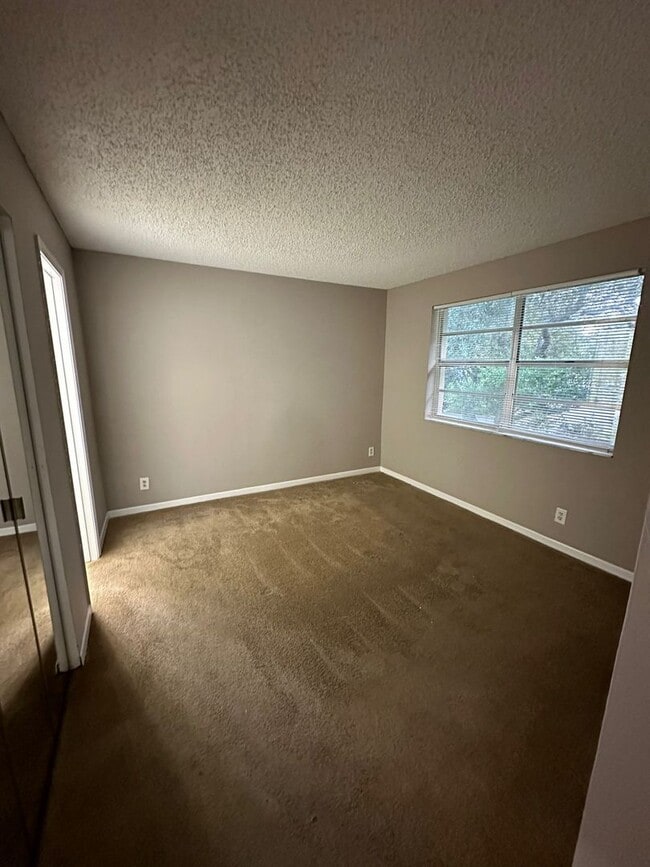 1016 Twin Lakes Dr in Coral Springs, FL - Building Photo - Building Photo