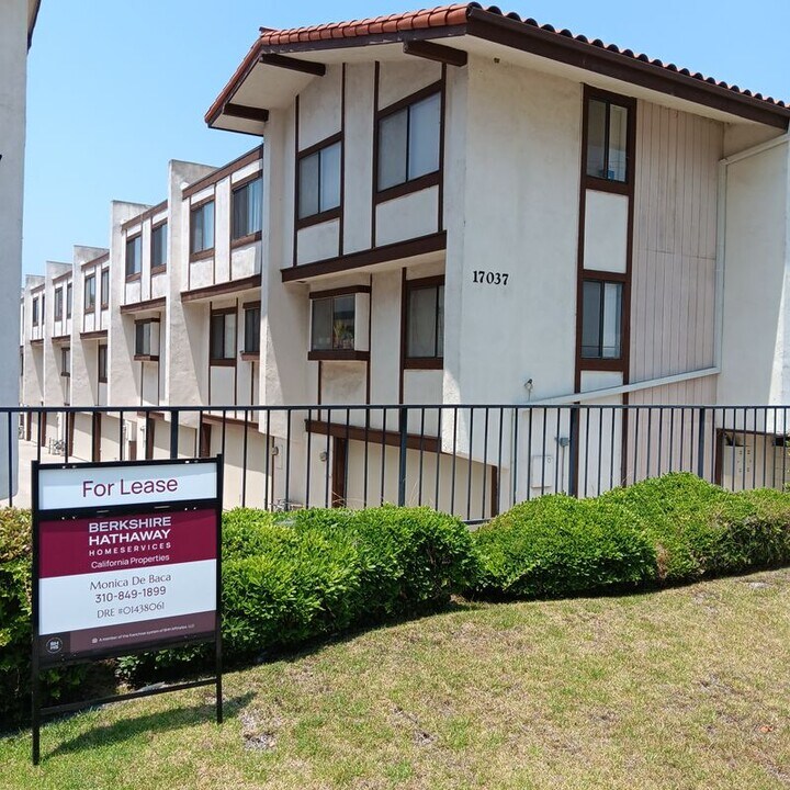 17037 S Vermont Ave in Gardena, CA - Building Photo