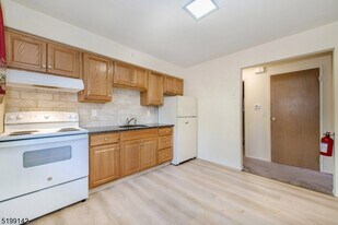 685 Van Houten Ave in Clifton, NJ - Building Photo