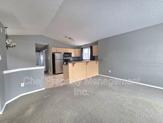 148 Brintnell Blvd NW in Edmonton, AB - Building Photo - Building Photo