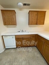 4349 W Walnut Ave in Visalia, CA - Foto de edificio - Building Photo