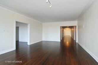 2130 N Lincoln Park W in Chicago, IL - Building Photo - Building Photo