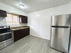 651 NE 86th St, Unit 3 Apartments