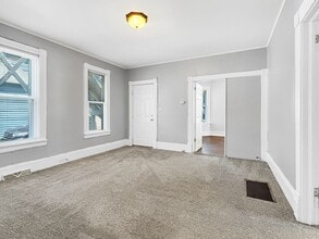 828 9th St NW in Grand Rapids, MI - Building Photo - Building Photo