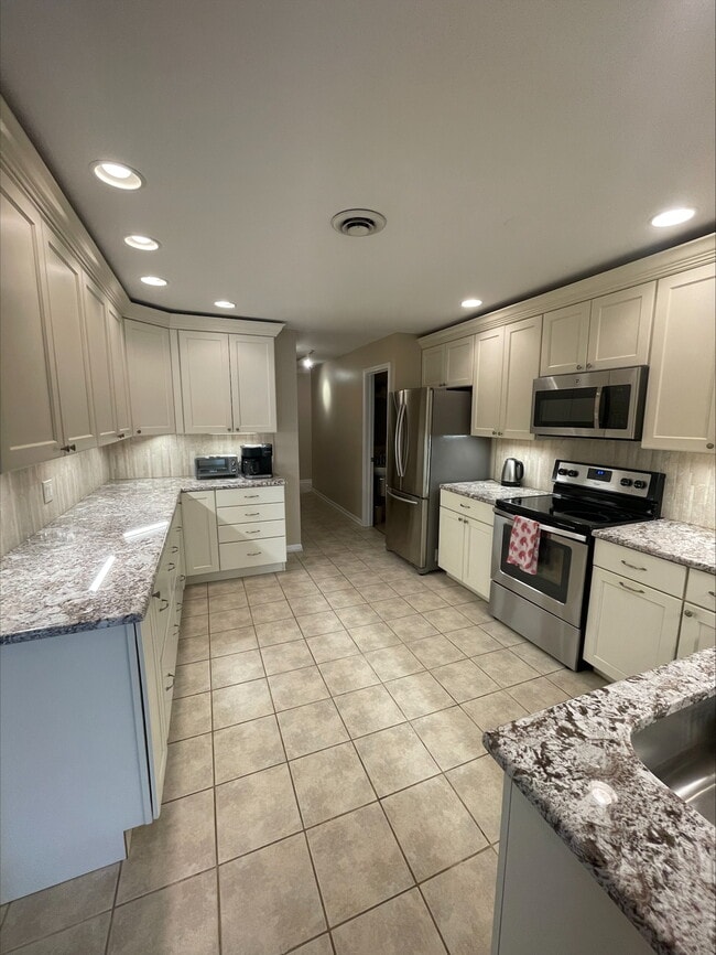 property at 612 W 2nd St