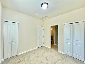 7708 NE 201st Pl in Kenmore, WA - Building Photo - Building Photo