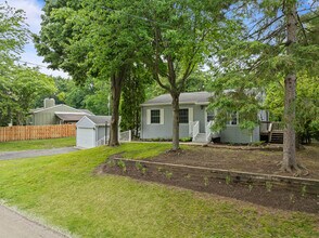 438 Sylvan Dr in Fontana-on-Geneva Lake, WI - Building Photo - Building Photo
