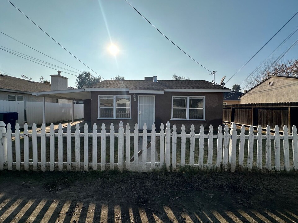 409 S H St in Madera, CA - Building Photo