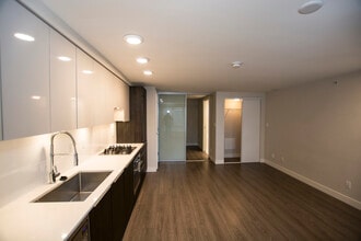 425 Woodland Dr in Vancouver, BC - Building Photo - Building Photo