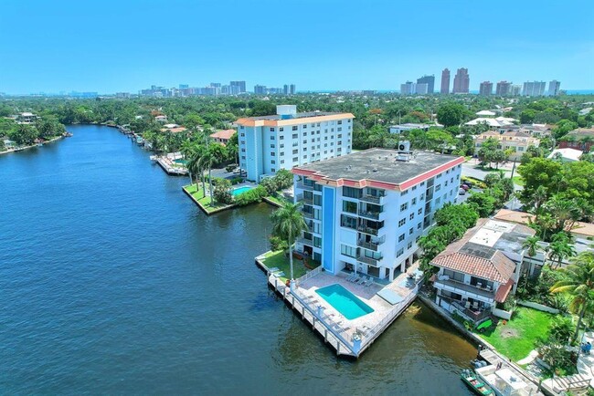 1839 Middle River Dr, Unit 100 in Fort Lauderdale, FL - Foto de edificio - Building Photo