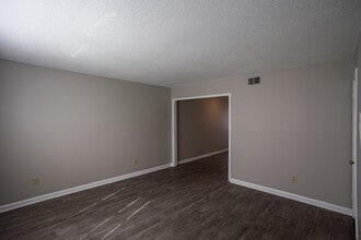 Jackson Manor Apartments in Columbia, TN - Foto de edificio - Interior Photo