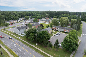 Presidential Townhome Rentals in Guilderland, NY - Foto de edificio - Building Photo