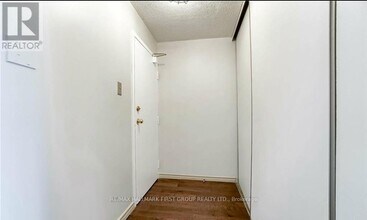 4205 Shipp Dr in Mississauga, ON - Building Photo - Building Photo