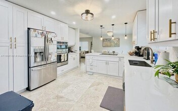 10620 SW 67th St in Miami, FL - Building Photo - Building Photo