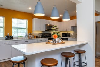 Aspen Landing in Kansas City, MO - Building Photo - Interior Photo